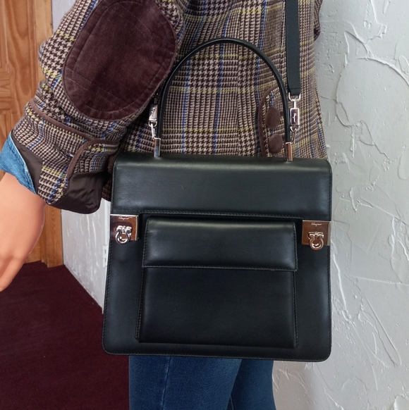 Salvatore Ferragamo, The Nero, Vintage Italian Leather Shoulder Bag - Picture 4 of 16